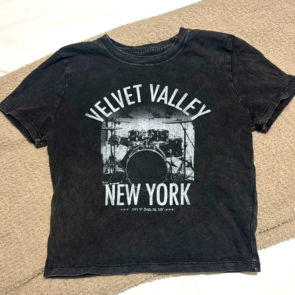Hollister New York Crop Top Size L (Runs small)